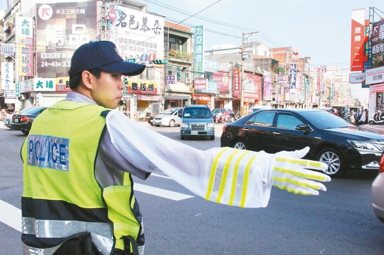 警察薪水勝過工程師?PTT網友揭關鍵 警察薪水勝過工程師?PTT網友揭關鍵