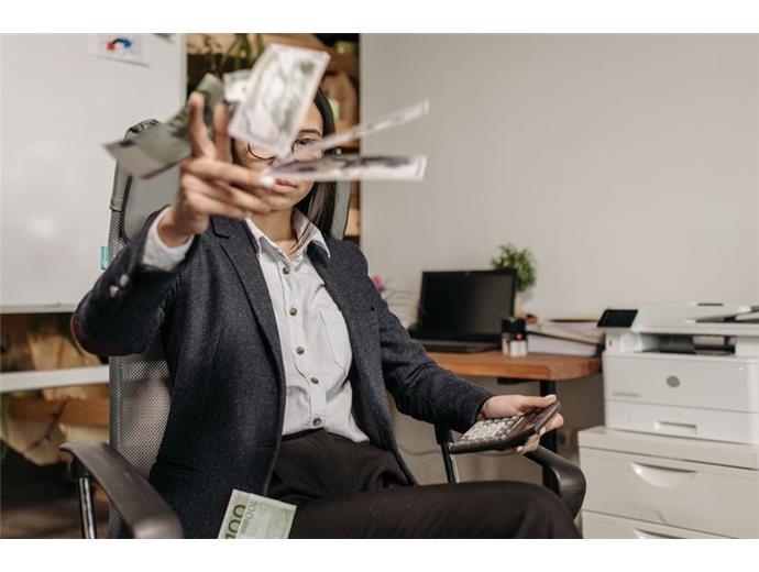 公股銀行115年將加薪？升等晉級調整幅度約2~4％