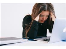 女服務生陷抉擇：考公職還是重返校園？網友勸「先想清楚想過什麼生活」