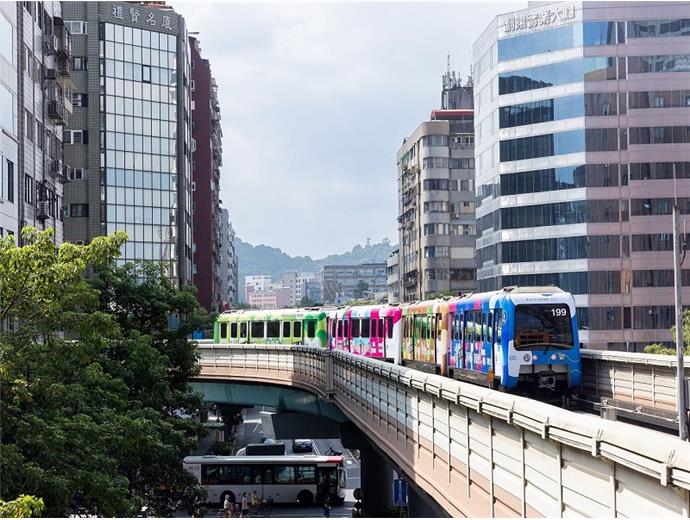 亮相城市　台北捷運「環保美好．ESG繽紛列車」